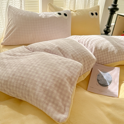 91家纺网 家纺一手货源 找家纺 （总）盼季家纺 2024新款牛奶绒拼色毛巾绣四件套