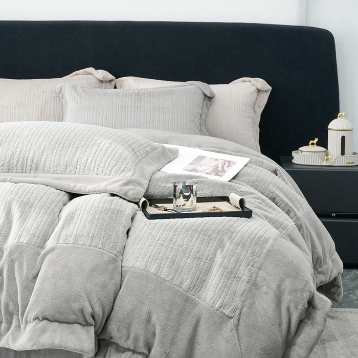 91家纺网 家纺一手货源 找家纺 榻尚家居 2024秋冬新品 加厚保暖牛奶婴肤绒 云貂绒四件套 水貂绒-灰色