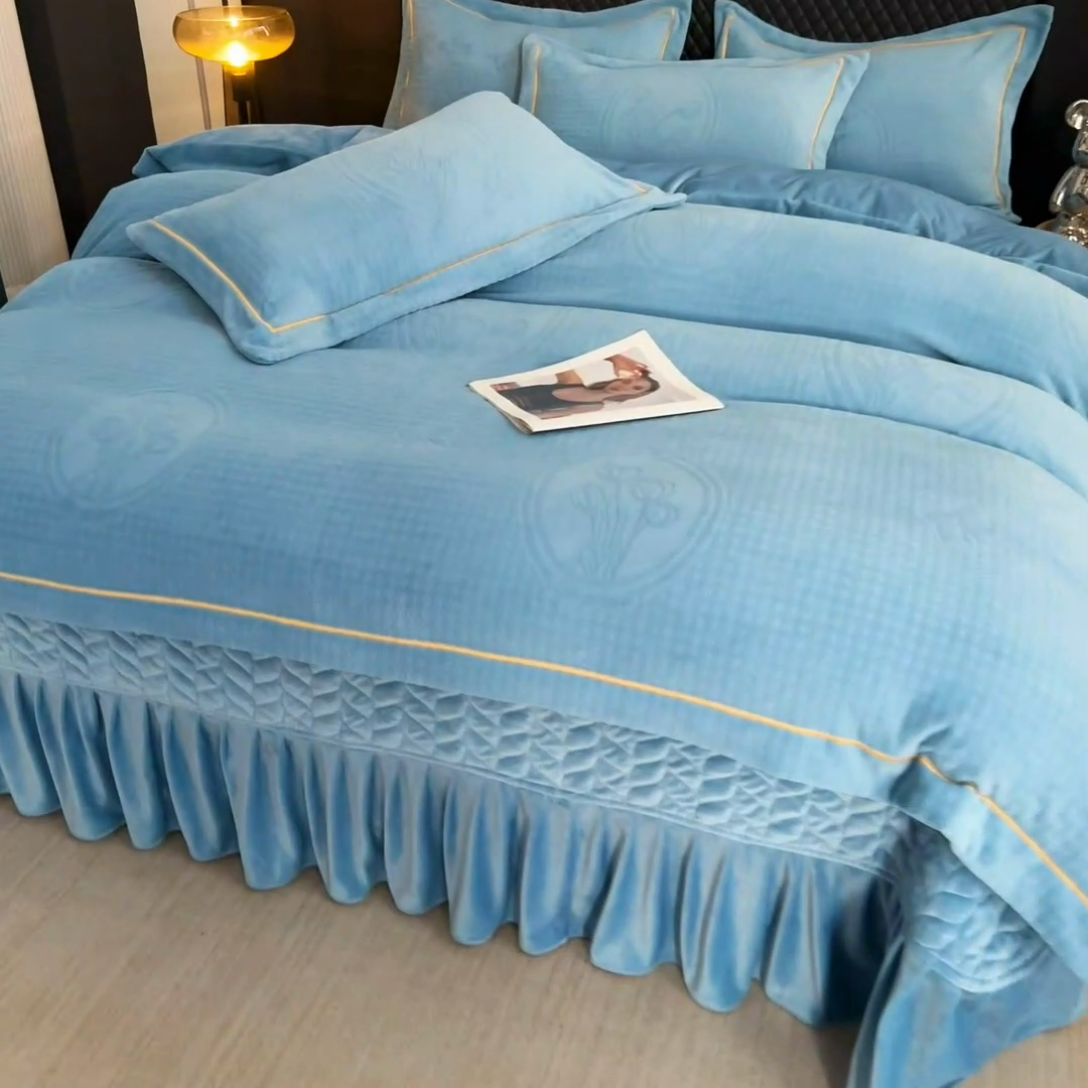 91家纺网 家纺一手货源 找家纺 畅畅家纺 2024新款11斤加厚冬季轻奢款230克全消光立体雕花牛奶绒夹棉床盖四件套 轻奢花语-蓝色