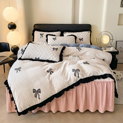 91家纺网 家纺一手货源 找家纺 好眠好梦家纺 2024新款5D雕花牛奶绒床裙床裙四件套 蝴蝶结 粉