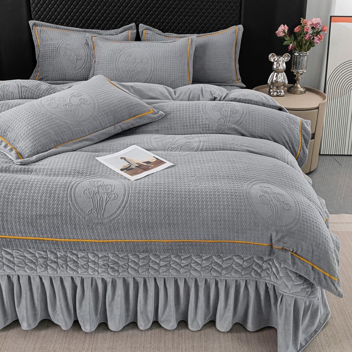 91家纺网 家纺一手货源 找家纺 畅畅家纺 2024新款11斤加厚冬季轻奢款230克全消光立体雕花牛奶绒夹棉床盖四件套 轻奢花语-深灰