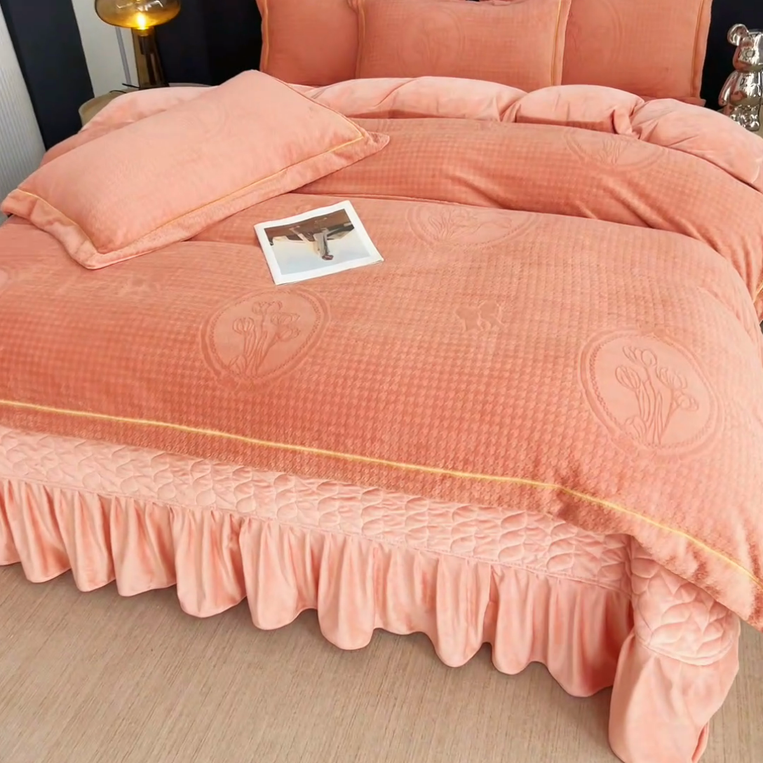 91家纺网 家纺一手货源 找家纺 畅畅家纺 2024新款11斤加厚冬季轻奢款230克全消光立体雕花牛奶绒夹棉床盖四件套 轻奢花语-橘色