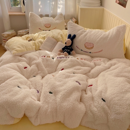 91家纺网 家纺一手货源 找家纺 盼季家纺 2024新款小清新羊羔绒四件套加厚牛奶绒保暖床单被套宿舍三件套 羊羔绒甜甜圈-奶黄