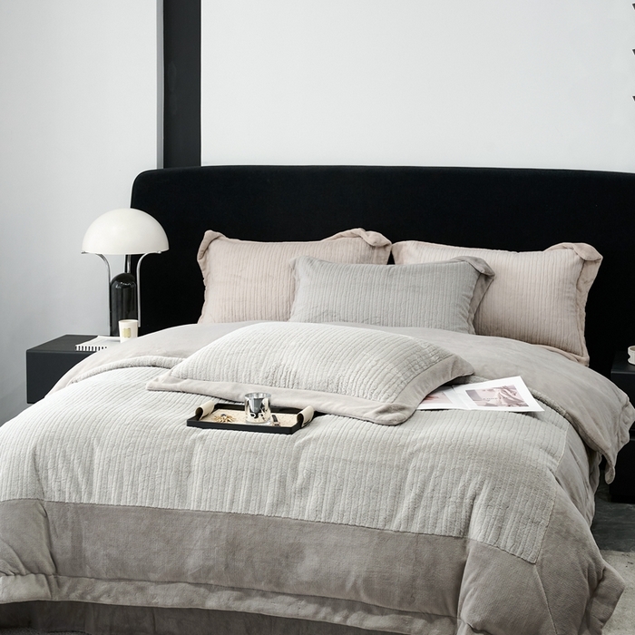 91家纺网 家纺一手货源 找家纺 榻尚家居 2024秋冬新品 加厚保暖牛奶婴肤绒 云貂绒四件套 水貂绒-灰色