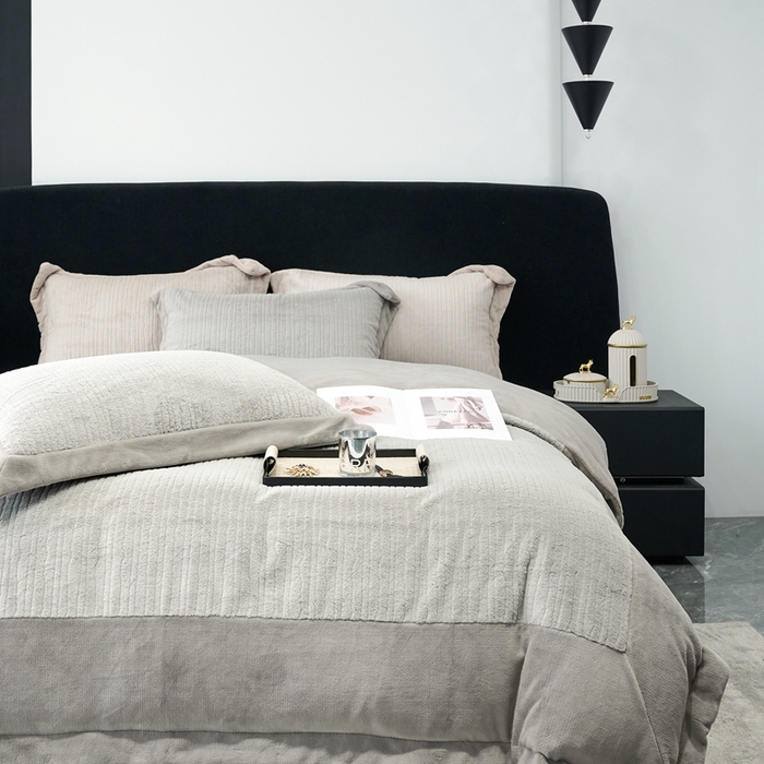 91家纺网 家纺一手货源 找家纺 榻尚家居 2024秋冬新品 加厚保暖牛奶婴肤绒 云貂绒四件套 水貂绒-灰色