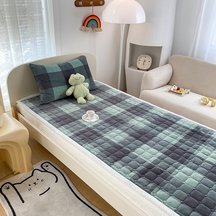 91家纺网 家纺一手货源 找家纺 凌云家纺 2025新款直包边牛奶绒床褥 青春之声