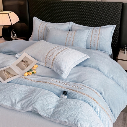 91家纺网 家纺一手货源 找家纺 （总）芯贝儿 2024款牛奶绒雕花拼接四件套--金枝玉叶