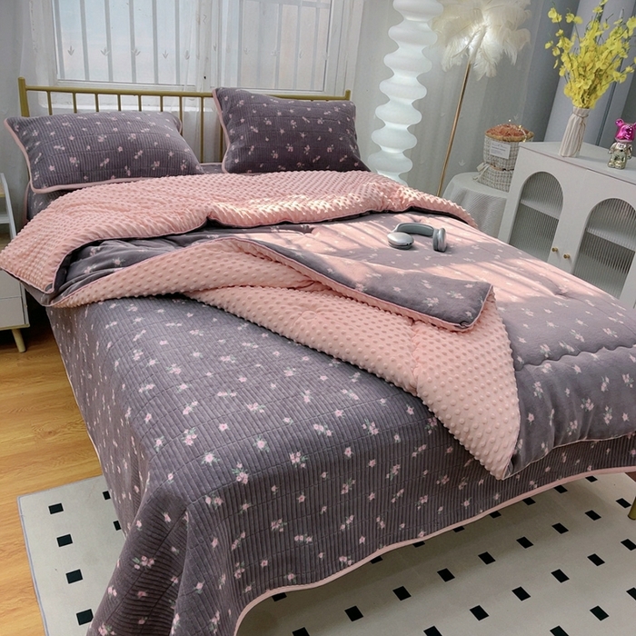 91家纺网 家纺一手货源 找家纺 暖居 2024新款牛奶绒豆豆被床盖四件套 紫花香草
