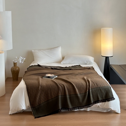 91家纺网 家纺一手货源 找家纺 例外Home 2024新款重磅复古一体流苏毯 波尔多-复古绿