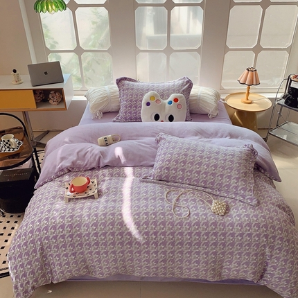 91家纺网 家纺一手货源 找家纺 莱豫家纺 2024新款牛奶绒印花四件套 千鸟紫