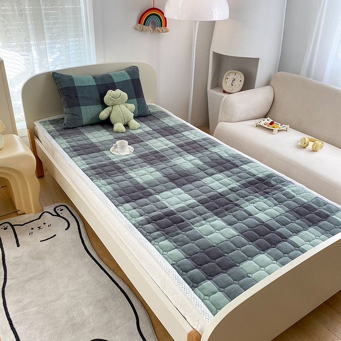 91家纺网 家纺一手货源 找家纺 凌云家纺 2025新款直包边牛奶绒床褥 青春之声