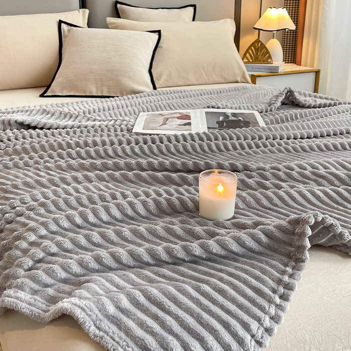 91家纺网 家纺一手货源 找家纺 一帆毯业 2024新款抽条压缩代发抽空跨境外贸260克兔毛珊瑚法兰绒空调毯子抽条毛毯简约牛奶绒盖毯 暮云灰