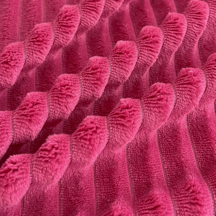 91家纺网 家纺一手货源 找家纺 一帆毯业 2024新款抽条压缩代发抽空跨境外贸260克兔毛珊瑚法兰绒空调毯子抽条毛毯简约牛奶绒盖毯 玫瑰红