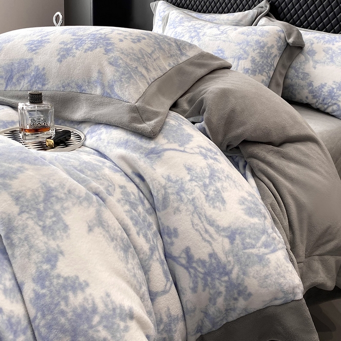 91家纺网 家纺一手货源 找家纺 优悦生活馆 2025新款牛奶绒印花四件套-维也纳 维也纳-时尚灰