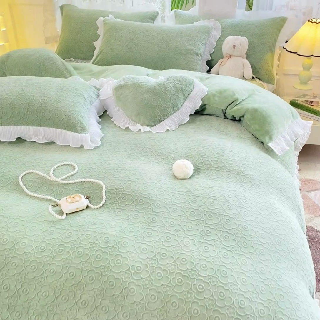 91家纺网 家纺一手货源 找家纺 畅畅家纺 2024直播爆款8斤230克雕花牛奶绒韩版花边法莱绒烂花四件套 公主风-抹茶绿