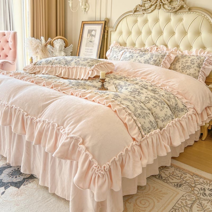 91家纺网 家纺一手货源 找家纺 亲亲公主 2025新款高克重牛奶绒花边四件套-法式情怀 奶油粉