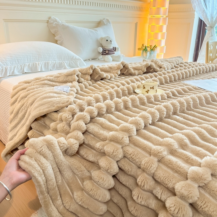 91家纺网 家纺一手货源 找家纺 璐维斯家纺 2025款直播热款400g大抽条仿兔毛绒毛毯加厚保暖毯子可供跨境外 卡其