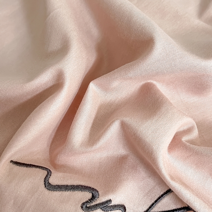 91家纺网 家纺一手货源 找家纺 一帆毯业 2024新款全棉纯色刺绣麻绳滚边四件套 玫瑰粉+浅灰