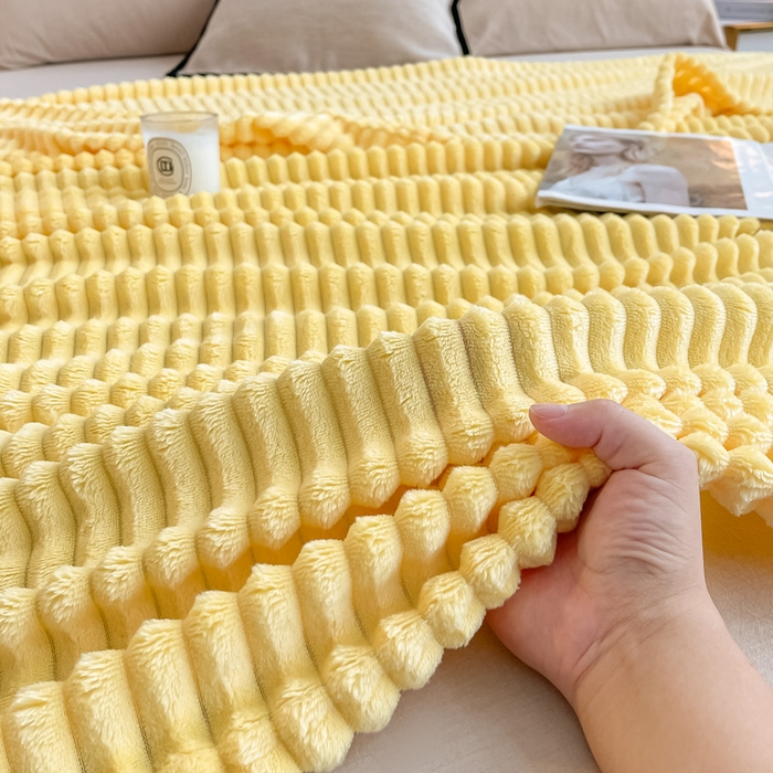 91家纺网 家纺一手货源 找家纺 一帆毯业 2024新款抽条压缩代发抽空跨境外贸260克兔毛珊瑚法兰绒空调毯子抽条毛毯简约牛奶绒盖毯 柠檬黄