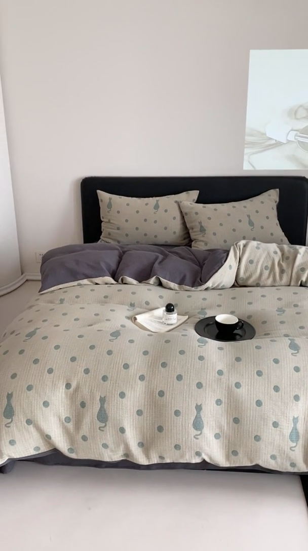 91家纺网 家纺一手货源 找家纺 （总）赫帛 2024新款A类全棉色织三层纱水洗棉四件套-波点猫