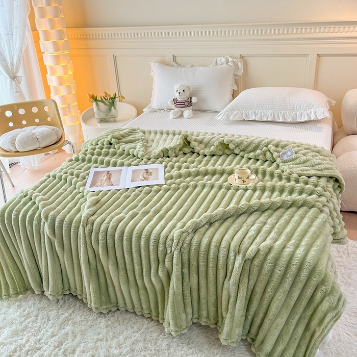 91家纺网 家纺一手货源 找家纺 璐维斯家纺 2025款直播热款400g大抽条仿兔毛绒毛毯加厚保暖毯子可供跨境外 草绿