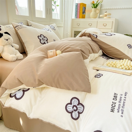 91家纺网 家纺一手货源 找家纺 （总）雅阁尔 2024新款直播热款水洗云朵棉四件套小碎花被套床笠三件套