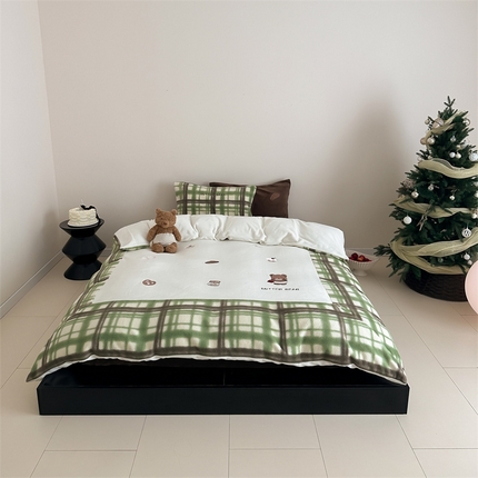 赫帛 2024新款卡通刺绣大宽边仿生羊毛绒四件套-面包小熊 面包小熊-绿色