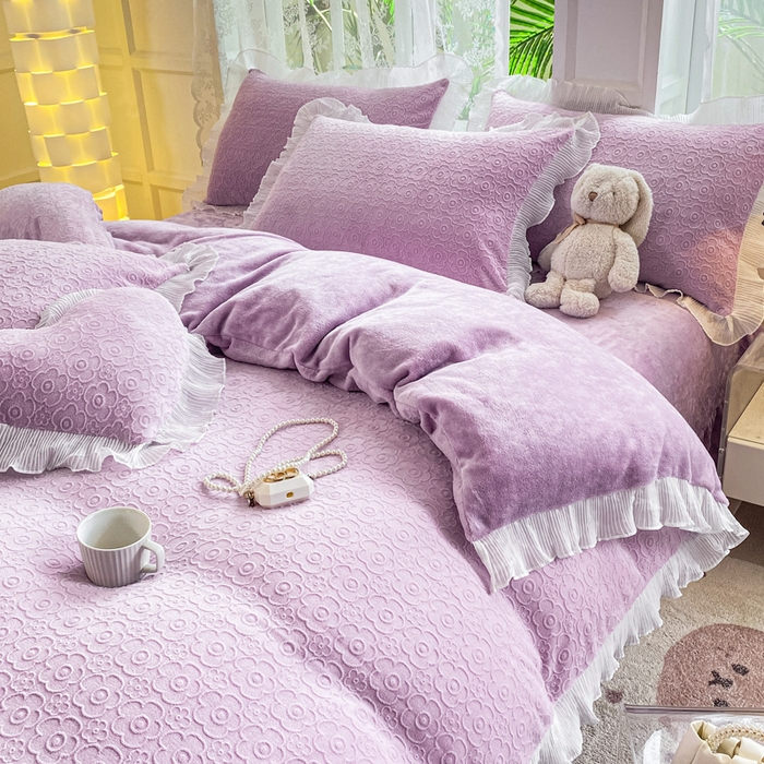 91家纺网 家纺一手货源 找家纺 畅畅家纺 2024直播爆款8斤230克雕花牛奶绒韩版花边法莱绒烂花四件套 公主风-香芋紫