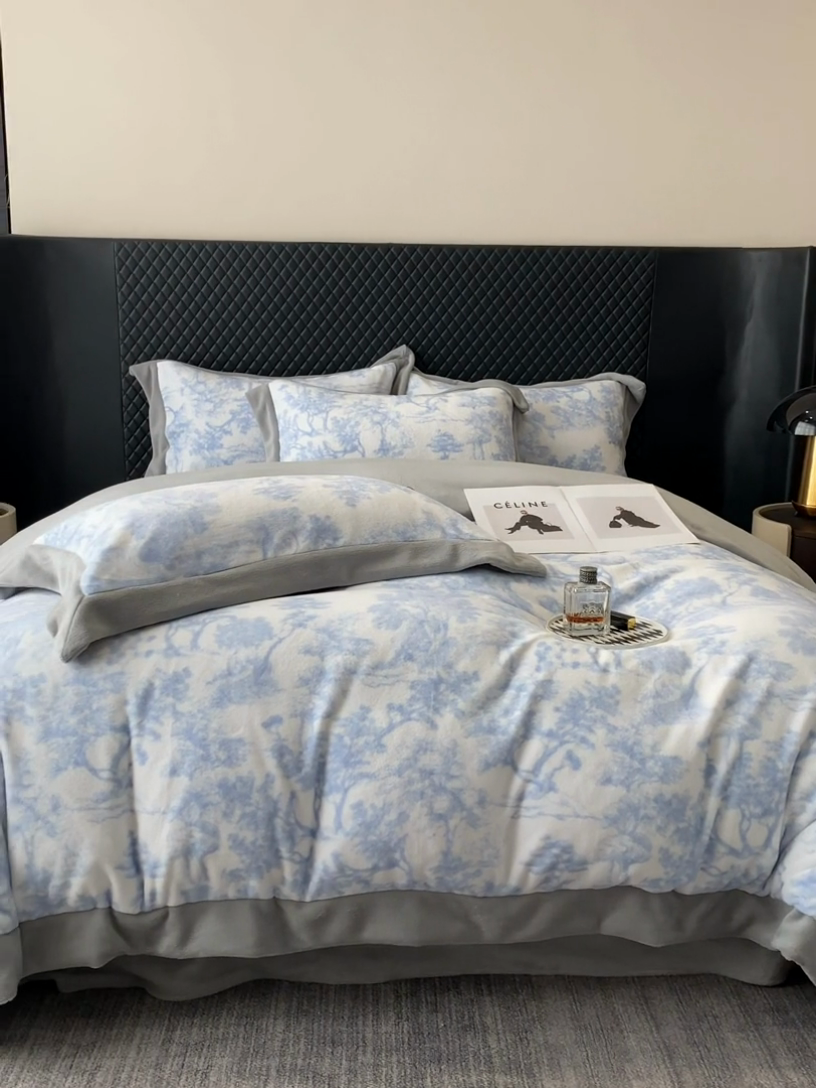 91家纺网 家纺一手货源 找家纺 优悦生活馆 2025新款牛奶绒印花四件套-维也纳 维也纳-时尚灰