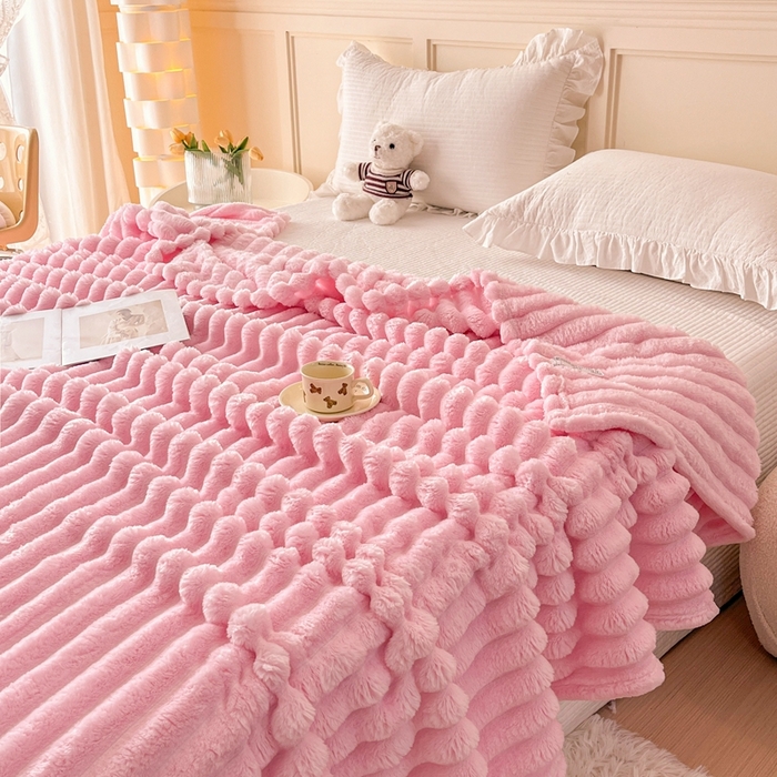 91家纺网 家纺一手货源 找家纺 璐维斯家纺 2025款直播热款400g大抽条仿兔毛绒毛毯加厚保暖毯子可供跨境外 桃粉