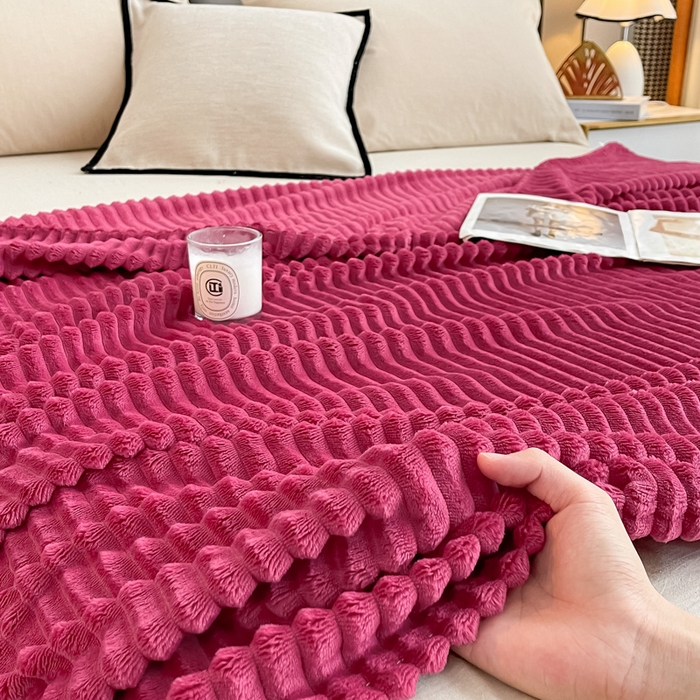 91家纺网 家纺一手货源 找家纺 一帆毯业 2024新款抽条压缩代发抽空跨境外贸260克兔毛珊瑚法兰绒空调毯子抽条毛毯简约牛奶绒盖毯 玫瑰红