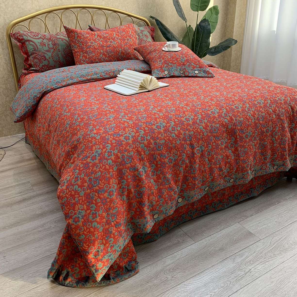 91家纺网 家纺一手货源 找家纺 鲁爱 2025新款三层纱床盖款四件套 红小花