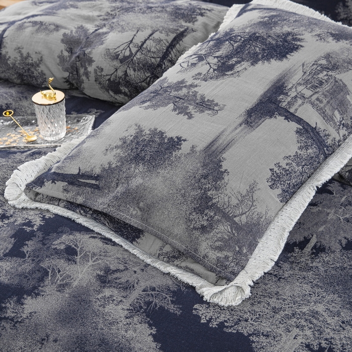 91家纺网 家纺一手货源 找家纺 鲁爱 2025新款全棉色织双层纱布流苏款四件套 漫步森林-深兰