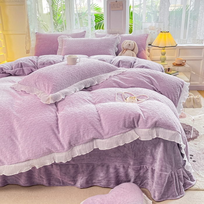 91家纺网 家纺一手货源 找家纺 畅畅家纺 2024直播爆款8斤230克雕花牛奶绒韩版花边法莱绒烂花四件套 公主风-香芋紫