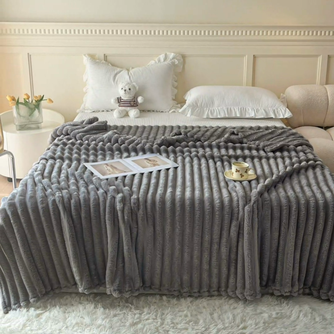 91家纺网 家纺一手货源 找家纺 璐维斯家纺 2025款直播热款400g大抽条仿兔毛绒毛毯加厚保暖毯子可供跨境外 深灰