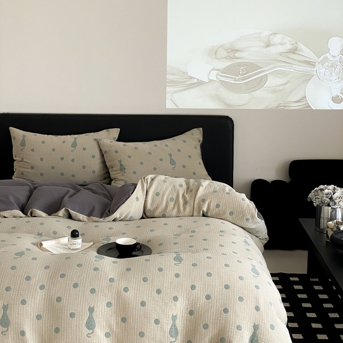 91家纺网 家纺一手货源 找家纺 （总）赫帛 2024新款A类全棉色织三层纱水洗棉四件套-波点猫