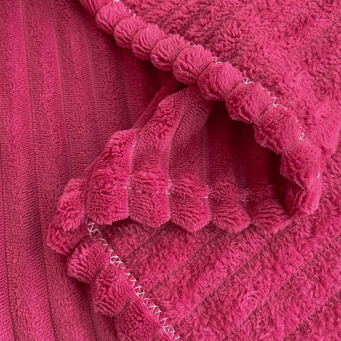 91家纺网 家纺一手货源 找家纺 一帆毯业 2024新款抽条压缩代发抽空跨境外贸260克兔毛珊瑚法兰绒空调毯子抽条毛毯简约牛奶绒盖毯 玫瑰红