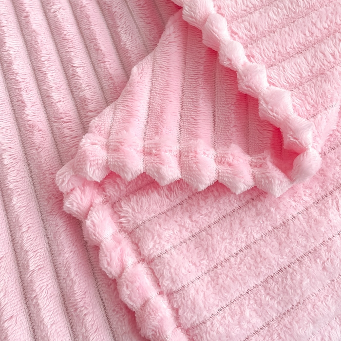 91家纺网 家纺一手货源 找家纺 一帆毯业 2024新款抽条压缩代发抽空跨境外贸260克兔毛珊瑚法兰绒空调毯子抽条毛毯简约牛奶绒盖毯 蔷薇粉