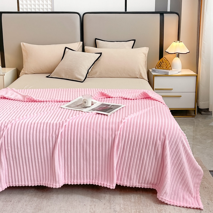 91家纺网 家纺一手货源 找家纺 一帆毯业 2024新款抽条压缩代发抽空跨境外贸260克兔毛珊瑚法兰绒空调毯子抽条毛毯简约牛奶绒盖毯 蔷薇粉