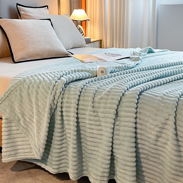 91家纺网 家纺一手货源 找家纺 一帆毯业 2024新款抽条压缩代发抽空跨境外贸260克兔毛珊瑚法兰绒空调毯子抽条毛毯简约牛奶绒盖毯 海盐蓝