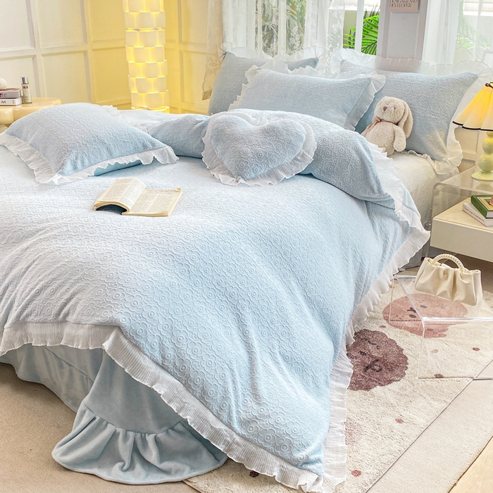 91家纺网 家纺一手货源 找家纺 畅畅家纺 2024直播爆款8斤230克雕花牛奶绒韩版花边法莱绒烂花四件套 公主风-浅蓝