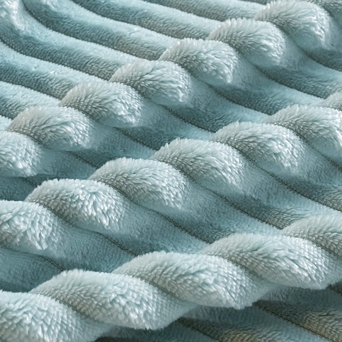 91家纺网 家纺一手货源 找家纺 一帆毯业 2024新款抽条压缩代发抽空跨境外贸260克兔毛珊瑚法兰绒空调毯子抽条毛毯简约牛奶绒盖毯 海盐蓝