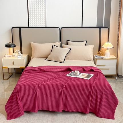 91家纺网 家纺一手货源 找家纺 （总）一帆毯业 2024新款抽条压缩代发抽空跨境外贸260克兔毛珊瑚法兰绒空调毯子抽条毛毯简约牛奶绒盖毯