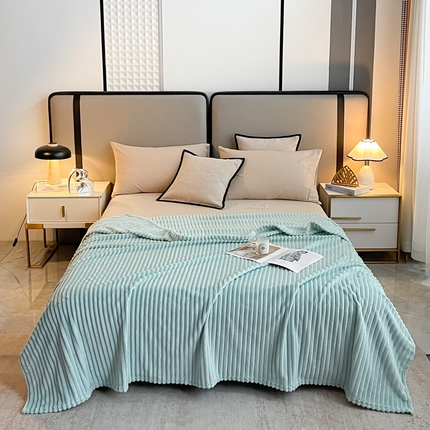 一帆毯业 2024新款抽条压缩代发抽空跨境外贸260克兔毛珊瑚法兰绒空调毯子抽条毛毯简约牛奶绒盖毯 海盐蓝