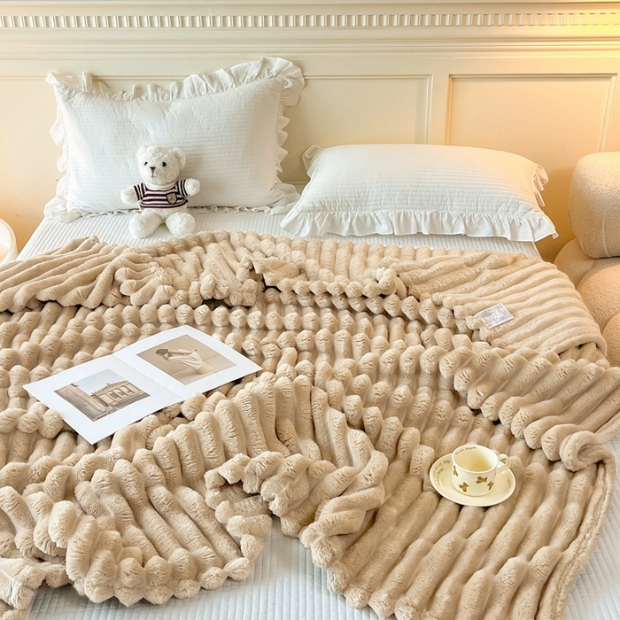 91家纺网 家纺一手货源 找家纺 璐维斯家纺 2025款直播热款400g大抽条仿兔毛绒毛毯加厚保暖毯子可供跨境外 卡其