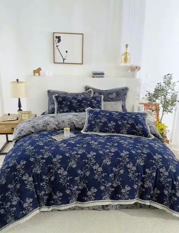 91家纺网 家纺一手货源 找家纺 鲁爱 2025新款全棉色织双层纱布流苏款四件套 惊鸿-深兰