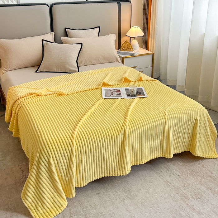 91家纺网 家纺一手货源 找家纺 一帆毯业 2024新款抽条压缩代发抽空跨境外贸260克兔毛珊瑚法兰绒空调毯子抽条毛毯简约牛奶绒盖毯 柠檬黄
