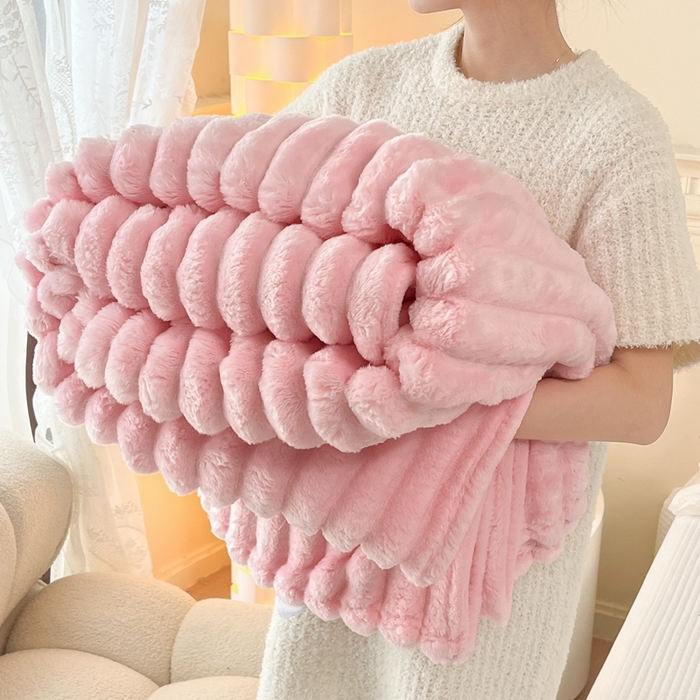 91家纺网 家纺一手货源 找家纺 璐维斯家纺 2025款直播热款400g大抽条仿兔毛绒毛毯加厚保暖毯子可供跨境外 桃粉