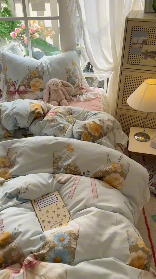 91家纺网 家纺一手货源 找家纺 阿曼达 2024新款ins博主风法式南法风浪漫系列花边款印花水洗m四件套 南法风-蝶恋花溪