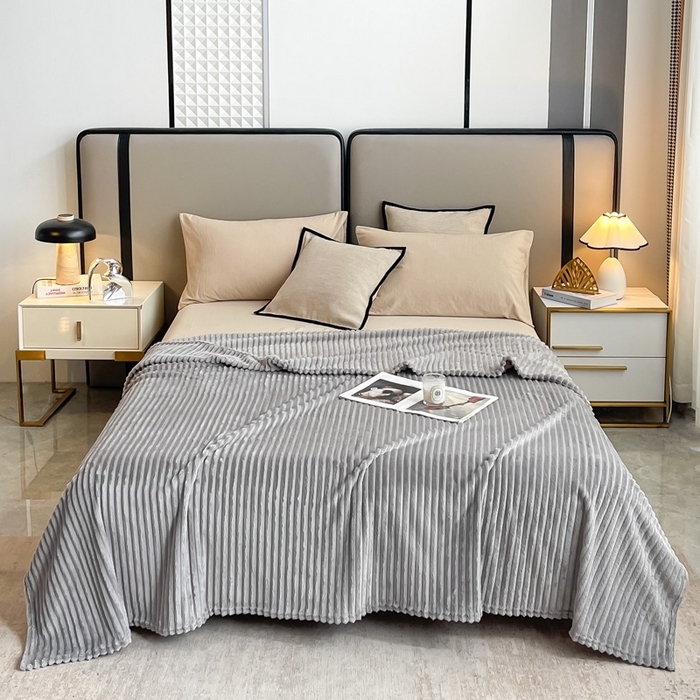 91家纺网 家纺一手货源 找家纺 一帆毯业 2024新款抽条压缩代发抽空跨境外贸260克兔毛珊瑚法兰绒空调毯子抽条毛毯简约牛奶绒盖毯 暮云灰